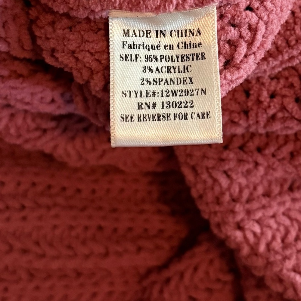 Cable knit V-Neck Sweater with Tie Detail - Picture 6 of 11